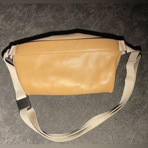 Bellroy Sling Mini Mirum Edition